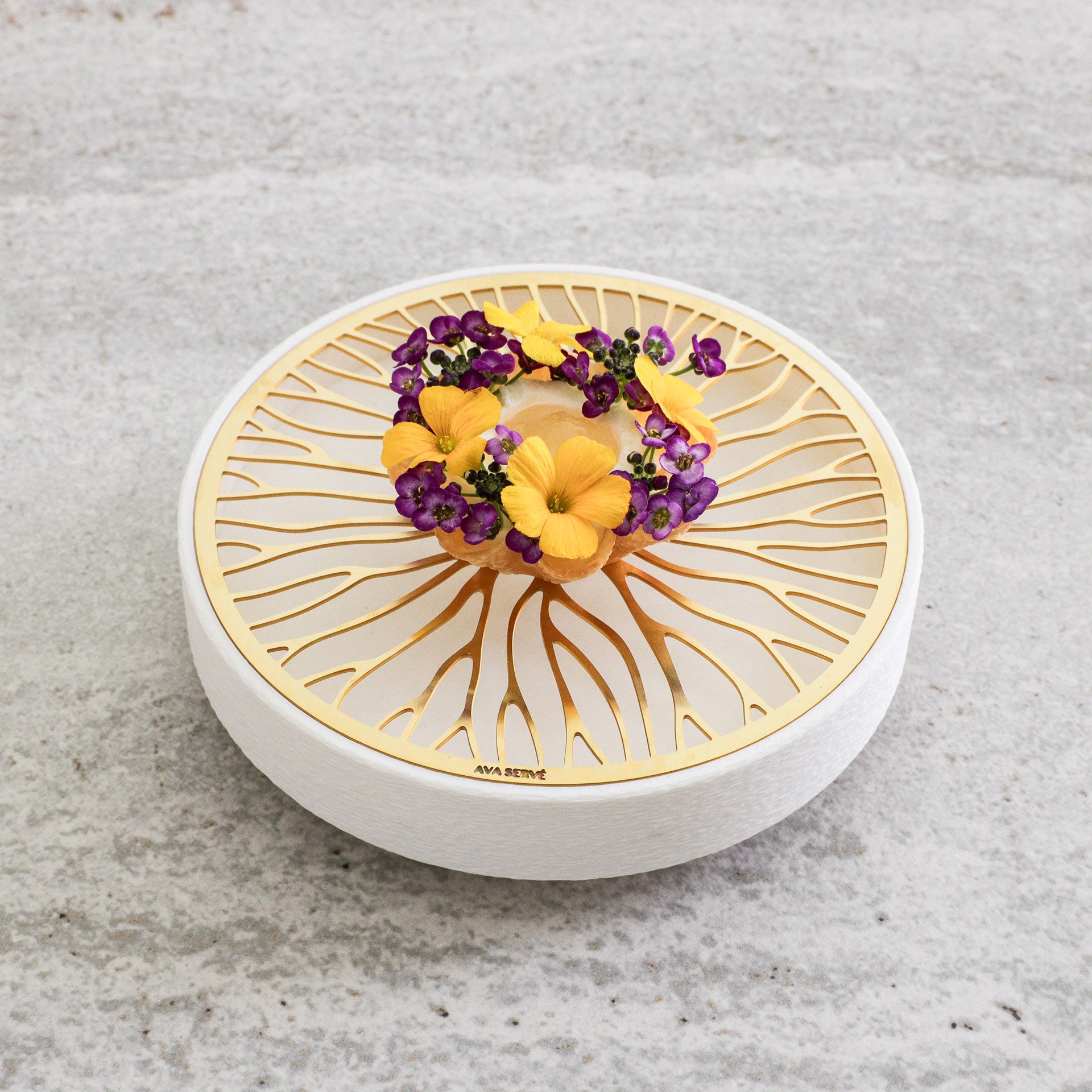 Eira Elevated - (1pc) Brass / White